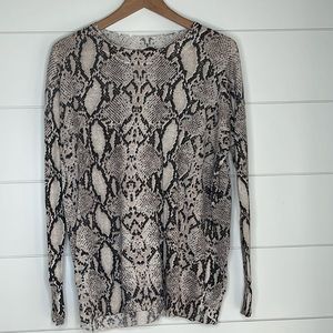Olivaceous Snake Skin Long sleeve Thin Sweater- Size Small